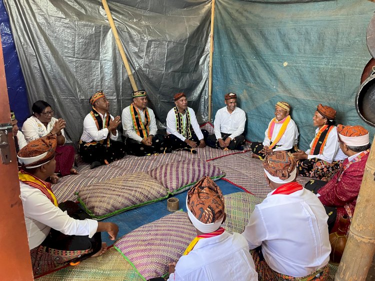 Kapolres Manggarai Bersama Bupati Menghadiri Tradisi Adat Roko Molas Poco di Kampung Beo Pitak