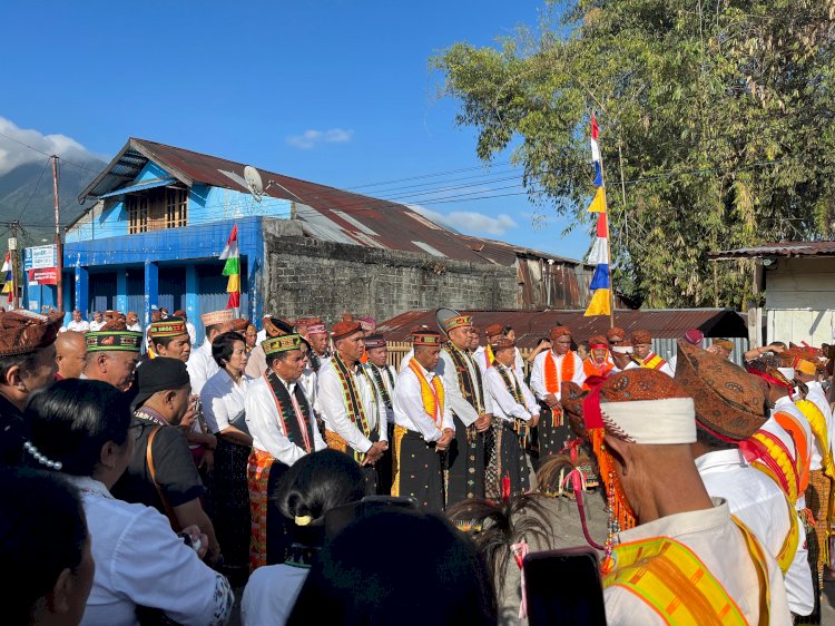 Kapolres Manggarai Bersama Bupati Menghadiri Tradisi Adat Roko Molas Poco di Kampung Beo Pitak
