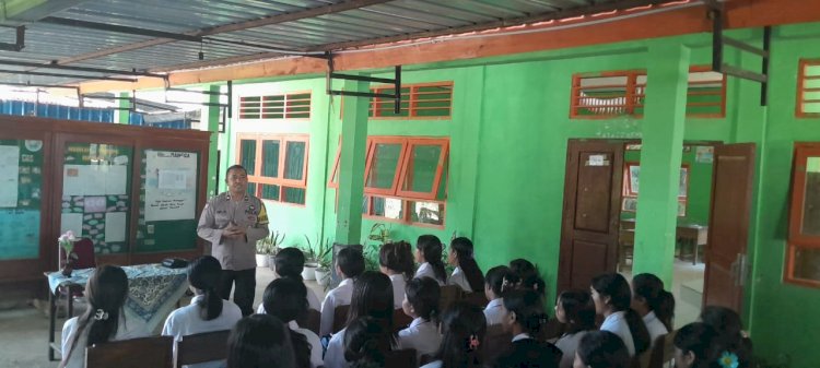Sosialisasi Penerimaan Anggota Polri, Bhabinkamtibmas Sapa Pelajar