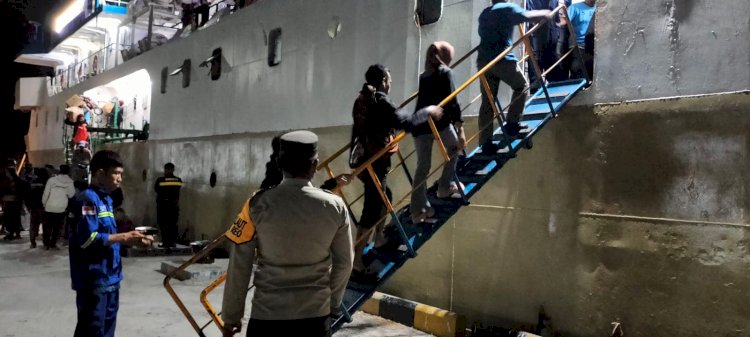 Pengamanan Kedatangan dan Keberangkatan Kapal Penumpang di Pelabuhan Laut Reo