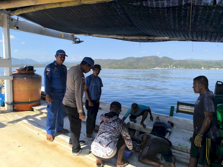 Patroli Perairan Dan Pemeriksaan Kapal Oleh Satpolairud Polres Manggarai