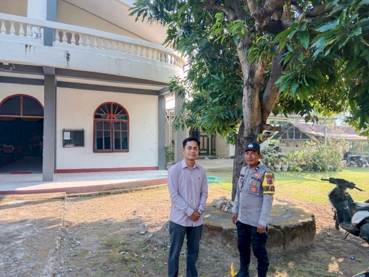 Bhabinkamtibmas Reo Aktif Kawal Misa Minggu Demi Kamtibmas Kondusif