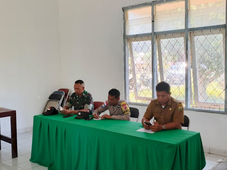 Perkuat Koordinasi, Bhabinkamtibmas Hadiri Rapat di Kantor Camat