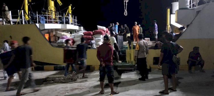 KP3 Laut Reo Pengamanan Kapal Penumpang Perintis KM. MALOLI di Pelabuhan Laut Reo