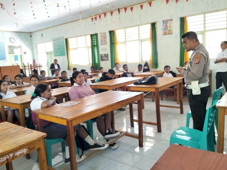 Police Goes To School: Satlantas Polres Manggarai Edukasi Pelajar Soal Tertib Berlalu Lintas