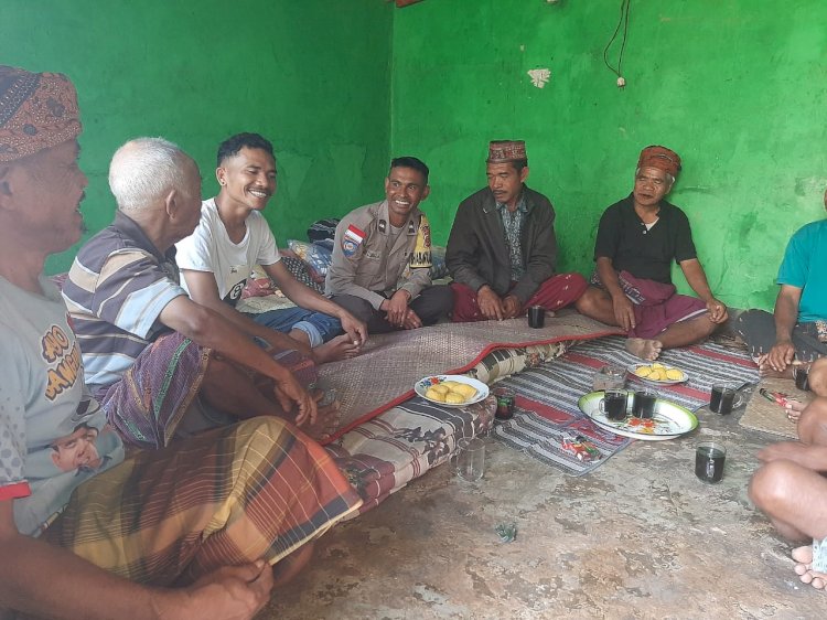 Bangun Keakraban, Bhabinkamtibmas Gelar Sambang di Lingkungan Warga
