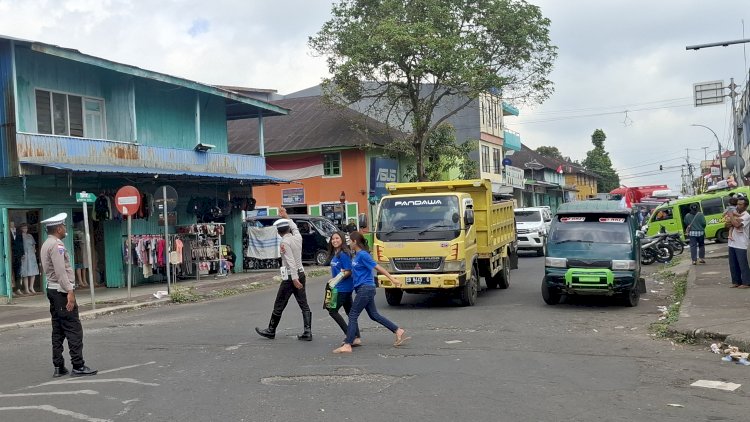Sat Lantas Polres Manggarai Gelar Patroli dan Himbauan Lalu Lintas di Kota Ruteng