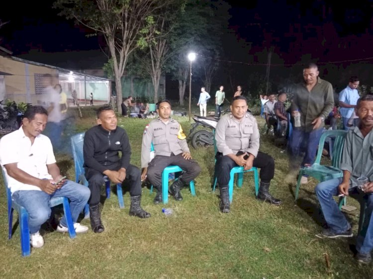 Pengamanan Resepsi Pernikahan Warga oleh Bhabinkamtibmas demi Terciptanya Situasi Aman dan Kondusif