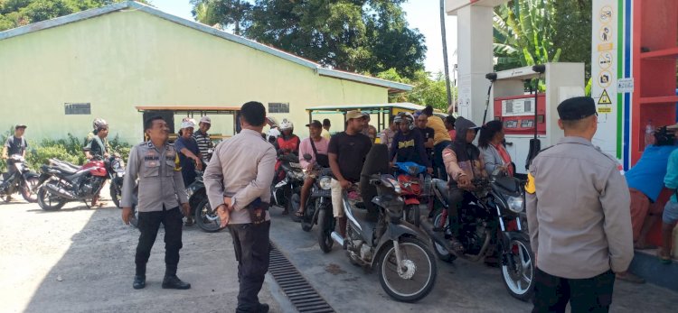 Polsek Reo Gelar Patroli Gabungan Antisipasi Kerawanan Antrian Pengisian BBM di SPBU