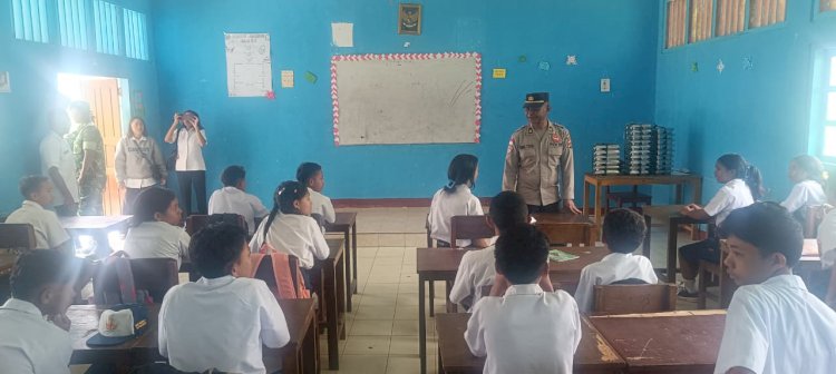 Dukung Program Nasional, KBO Sat Binmas Polres Manggarai Hadiri Launching Makan Bergizi Gratis di SMPN 1 Ruteng – Cancar