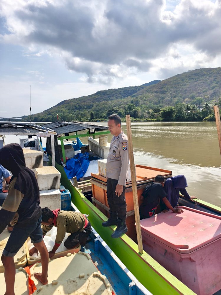 Satpolairud Polres Manggarai Gelar Patroli dan Sambang Kamtibmas di Pesisir Sungai Wae Pesi