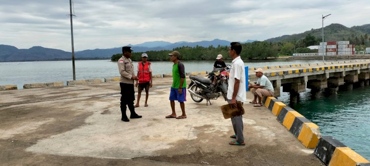 KP3 Laut Reo Laksanakan Pengamanan Aktivitas Bongkar Muat di Pelabuhan Laut Kelas II Reo