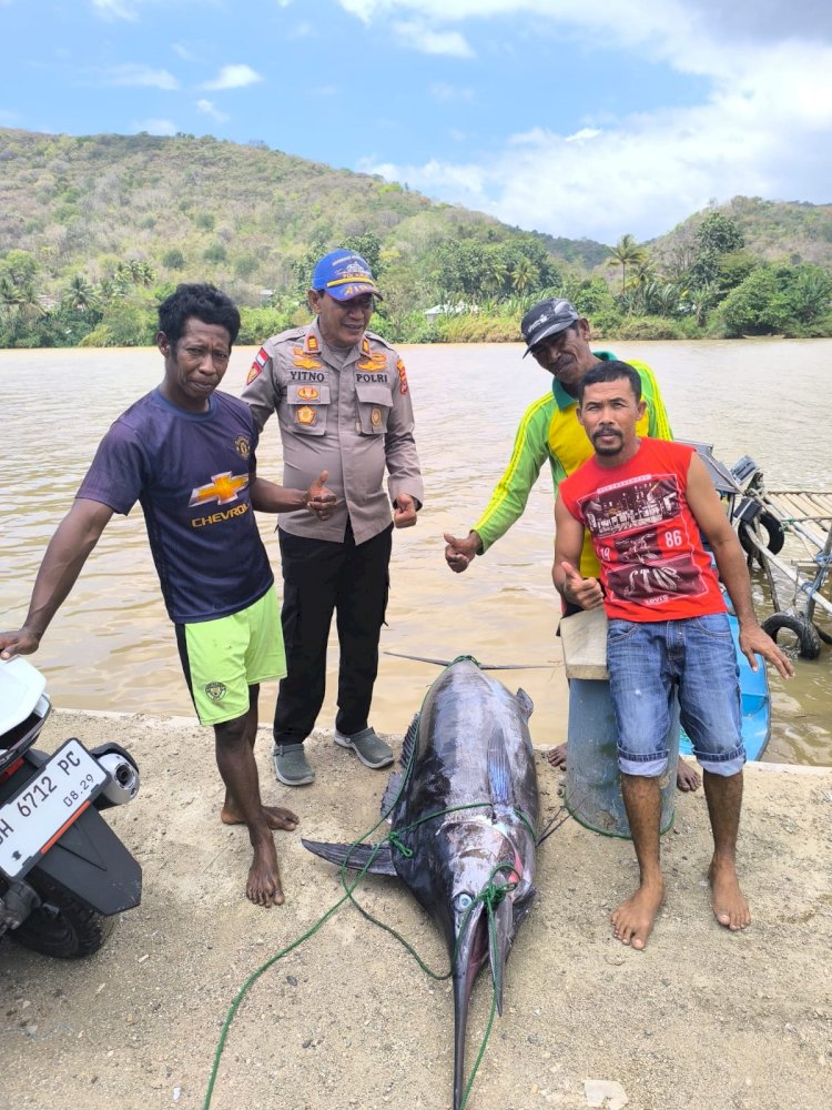 Kasat Polairud Polres Manggarai Sambang Nelayan Pesisir Sungai Wae Pesi, Sampaikan Pesan Kamtibmas dan Keselamatan Melaut