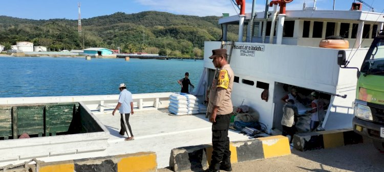 KP3 Laut Reo Amankan Aktivitas Bongkar Muat di Pelabuhan Laut Kelas II Reo