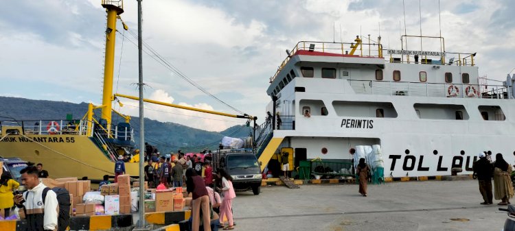Pengamanan Kapal Penumpang di Pelabuhan Laut Reo Berjalan Aman dan Lancar