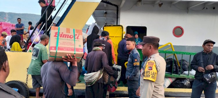 Pengamanan Kapal Penumpang di Pelabuhan Laut Reo Berjalan Aman dan Lancar