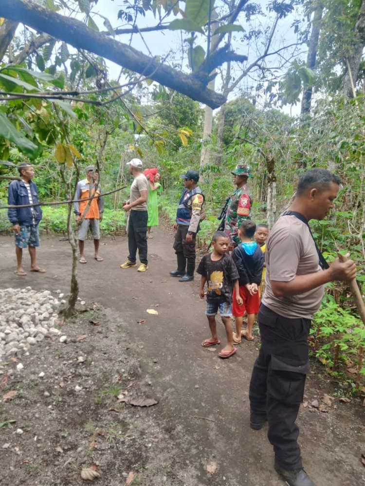 Kapospol dan Bhabinkamtibmas War Ri’i laksanakan  Eliminasi HPR di Desa Ranaka.