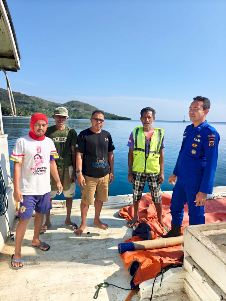 Satpolairud Polres Manggarai Gelar Patroli dan Pengamanan di Pelabuhan Reo, Sampaikan Himbauan Kamtibmas dan Keselamatan saat Melaut.