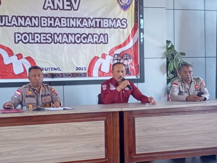 TINGKATKAN KOMPETENSI DIGITAL, KASI HUMAS POLRES MANGGARAI BERIKAN PEMBEKALAN LITERASI DIGITAL DAN BIJAK BERMEDIA SOSIAL KEPADA BHABINKAMTIBMAS.