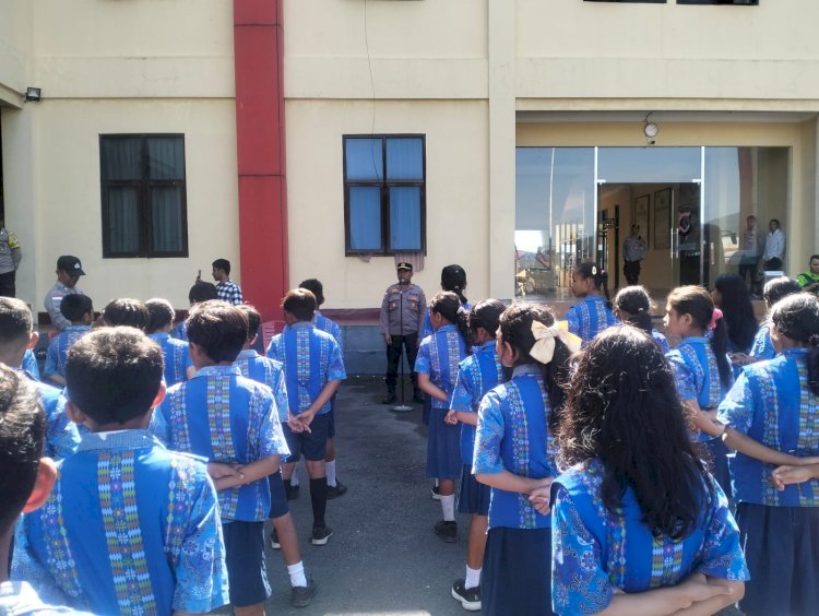 POLRES MANGGARAI GELAR KEGIATAN “POLISI SAHABAT ANAK” BERSAMA MURID SDI TENDA
