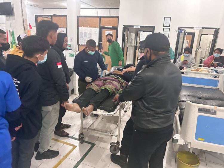 WARGA TIDAK SADARKAN DIRI DI TROTOAR DEPAN GEREJA KATEDRAL LAMA, DIDUGA MENINGGAL AKIBAT PENYAKIT JANTUNG*