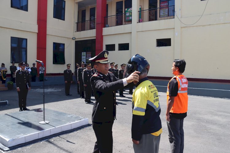 Wakapolres Manggarai Pimpin Upacara Peringatan Hari Sumpah Pemuda ke-97 dan Apel Kebangsaan Ojol Kamtibmas serta Buruh Kamtibmas Tahun 2025