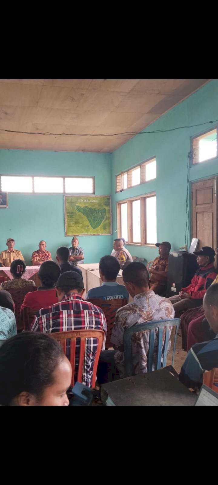 Bhabinkamtibmas Desa Lungar Hadiri Rapat Pembentukan Pengurus dan Anggota Koperasi Merah Putih