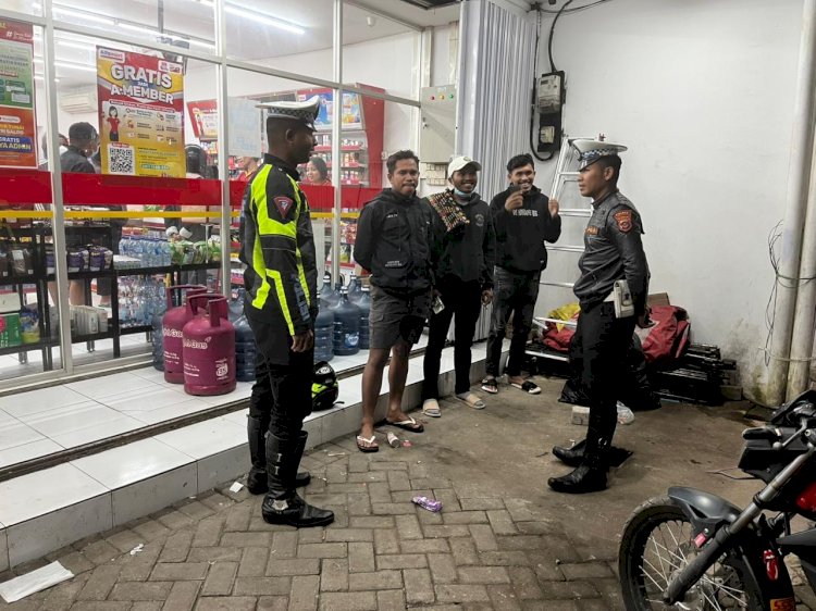 SATUAN LALU LINTAS POLRES MANGGARAI GELAR PATROLI MALAM ANTISIPASI BALAP LIAR DAN PARKIR LIAR DI KAWASAN PERKOTAAN RUTENG