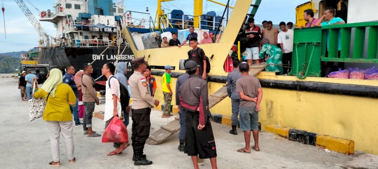 KP3 Laut Pelabuhan Reo Pastikan Aktivitas Kapal Perintis Berjalan Aman dan Lancar