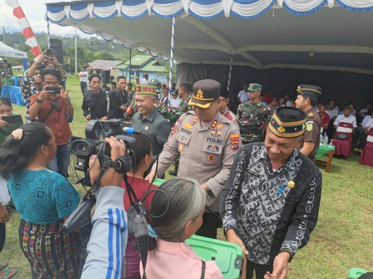 KAPOLRES MANGGARAI HADIRI UPACARA PENUTUPAN TMMD KE-126 KODIM 1612/MANGGARAI TAHUN 2025. KOMITMEN  MEMBANGUN SINERGITAS  TNI - POLRI WUJUDKAN KAMTIBMAS YANG KONDUSIF