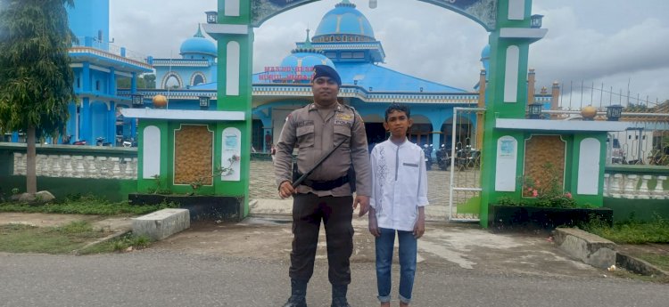 Polsek Reo Laksanakan Pengamanan Shalat Jumat di Masjid Besar Nurul Huda Reo
