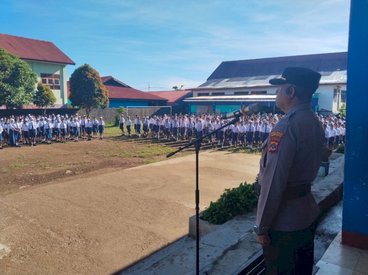 KASAT BINMAS SOSIALISASI SMA KTB DAN HIMBAUAN KAMTIBMAS DI SMP NEGERI 1 LANGKE REMBONG