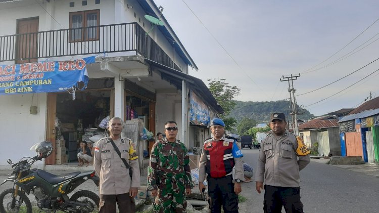 POLSEK REO LAKSANAKAN PENGAMANAN DAN PENGAWALAN JALAN SEHAT PERINGATI HUT PGRI KE-80 DAN HARI GURU NASIONAL KE-30