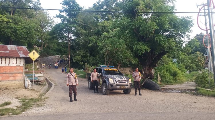 POLSEK REO LAKSANAKAN PENGAMANAN DAN PENGAWALAN JALAN SEHAT PERINGATI HUT PGRI KE-80 DAN HARI GURU NASIONAL KE-30