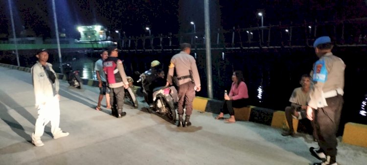 POLSEK REO GELAR KEGIATAN RUTIN YANG DITINGKATKAN (KRYD) MELALUI PATROLI DIALOGIS CEGAH GANGGUAN KAMTIBMAS
