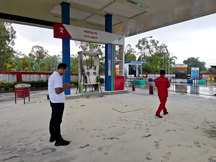 SPBU LANGKAS–CANCAR DI RUTENG DISAMBAR PETIR, SEJUMLAH PERALATAN RUSAK