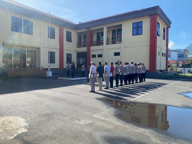 Kasi Humas Polres Manggarai Tekankan Etika Bermedia Sosial pada Apel Pagi