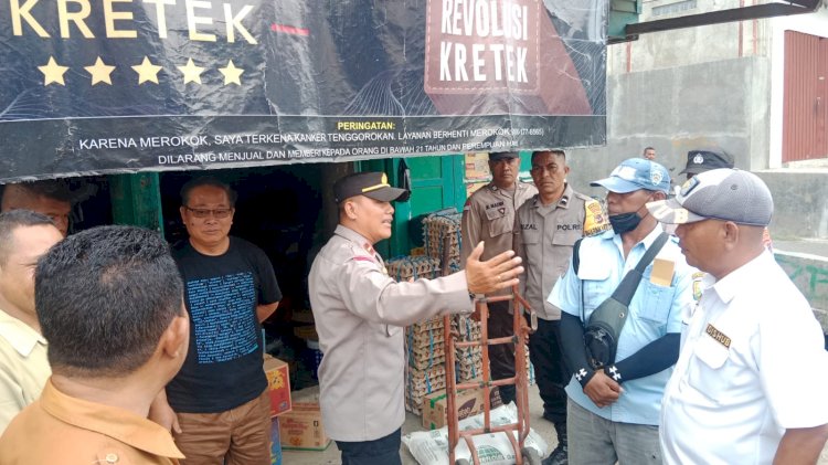 KAPOLSEK REO LAKUKAN LANGKAH PERSUASIF TERTIBKAN PARKIR SEMRAWUT, CIPTAKAN KONDISIFITAS JELANG NATAL DAN TAHUN BARU