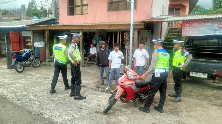Sat Lantas Polres Manggarai Laksanakan Patroli KRYD dan Himbauan Kamseltibcarlantas di Kota Ruteng