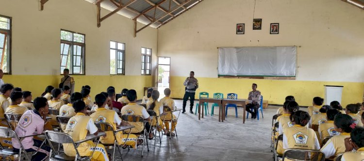 BHABINKAMTIBMAS DESA PAPANG LAKSANAKAN SOSIALISASI PENERIMAAN CALON ANGGOTA POLRI DI SMAK ST. MARIA ITENG