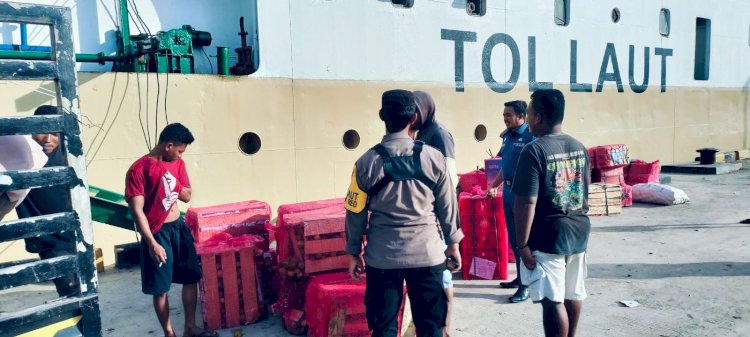 KP3 LAUT PELABUHAN REO GELAR PENGAMANAN KAPAL PERINTIS KM. SABUK NUSANTARA 49 DI PELABUHAN LAUT REO