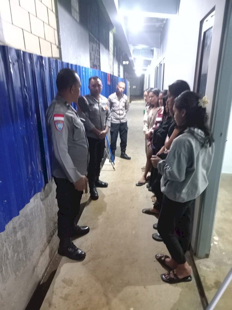 BHABINKAMTIBMAS POLRES MANGGARAI GELAR SAMBANG DAN PATROLI DIALOGIS DI KOS-KOSAN WILAYAH KELURAHAN TENDA