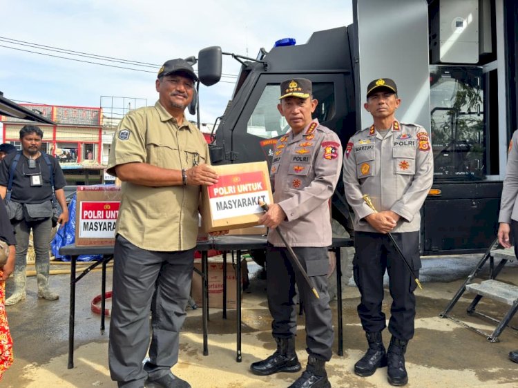 Kapolri Tinjau Posko Pengungsian di Aceh Tamiang, Salurkan Bantuan ke Korban Bencana
