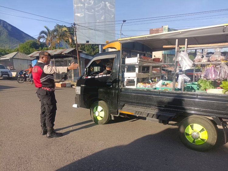 Anggota Polres Manggarai Laksanakan Strong Point di Titik Rawan untuk Dukung Kelancaran Aktivitas Warga