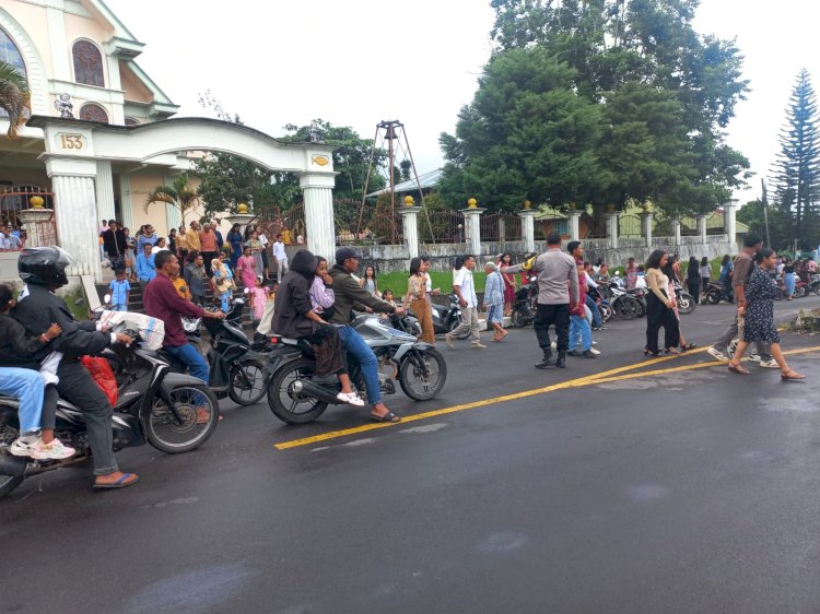 Anggota Polres Manggarai Laksanakan Pengamanan Ibadah Hari Minggu di Sejumlah Gereja