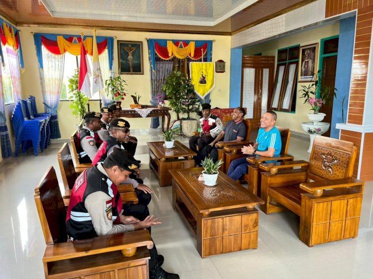Anggota Polres Manggarai Laksanakan Patroli ke Gereja-Gereja di Kota Ruteng  Menjelang Natal dan Tahun Baru
