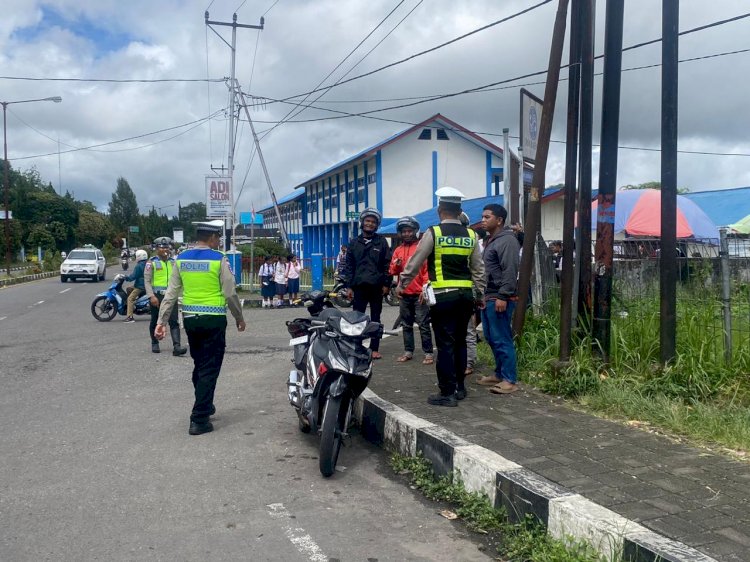 Sat Lantas Polres Manggarai Laksanakan Patroli KRYD dan Himbauan Kamseltibcar Lantas di Kota Ruteng