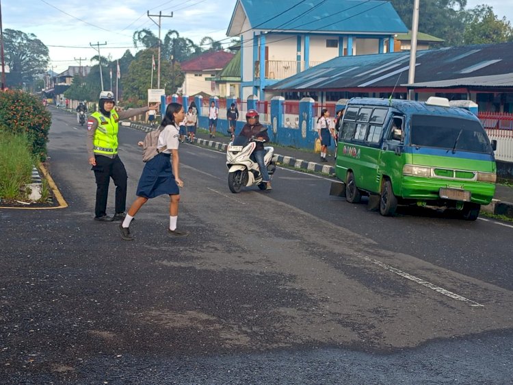 Anggota Polres Manggarai Laksanakan Strong Point Pagi di Sejumlah Titik Rawan Kota Ruteng