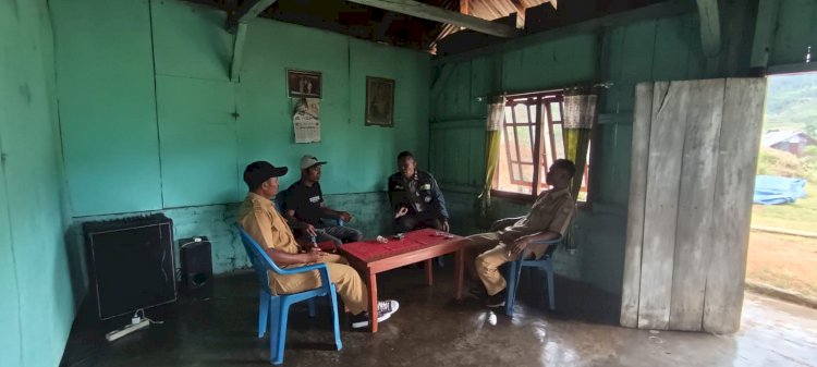 Bhabinkamtibmas Desa Bulan Laksanakan Patroli Dialogis Jaga Kamtibmas Kecamatan Ruteng