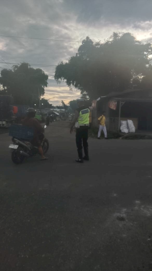 MELONJAKNYA ARUS LALU LINTAS JELANG NATARU, POLRES MANGGARAI GELAR STRONG POINT DAN HIMBAUAN KAMTIBCARLANTAS